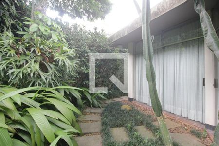 Casa à venda com 324m², 6 quartos e 3 vagasÁrea Externa