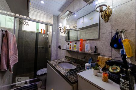 Banheiro de apartamento à venda com 2 quartos, 50m² em Largo do Barradas, Niterói