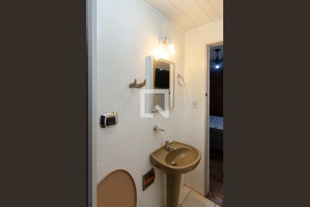 Banheiro de kitnet/studio para alugar com 1 quarto, 29m² em Praia de Belas, Porto Alegre