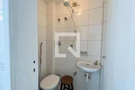 Apartamento à venda com 98m², 2 quartos e sem vaga Apartamento à venda com 98m², 2 quartos e sem vagaBanheiro de Serviço