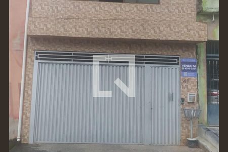 Casa à venda com 360m², 3 quartos e 2 vagas Casa à venda com 360m², 3 quartos e 2 vagasFachada com a placa