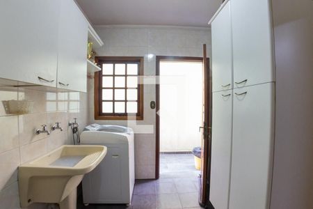 Casa à venda com 341m², 4 quartos e 4 vagasLavanderia