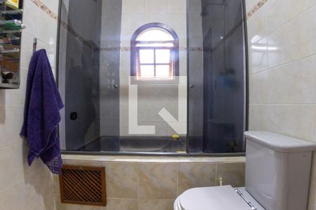 Casa à venda com 341m², 4 quartos e 4 vagasBanheiro da Suíte 1