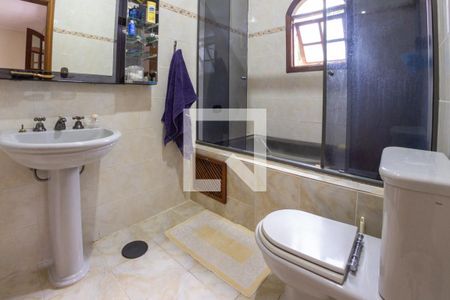 Casa à venda com 341m², 4 quartos e 4 vagasBanheiro da Suíte 1