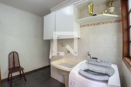 Casa à venda com 341m², 4 quartos e 4 vagasLavanderia