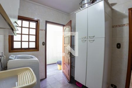 Casa à venda com 341m², 4 quartos e 4 vagasLavanderia