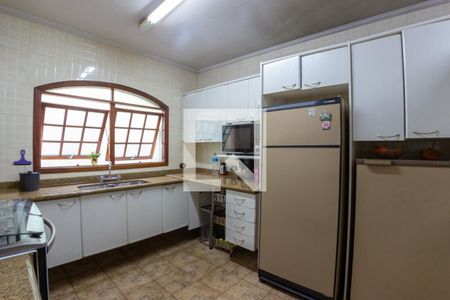 Casa à venda com 341m², 4 quartos e 4 vagasCozinha