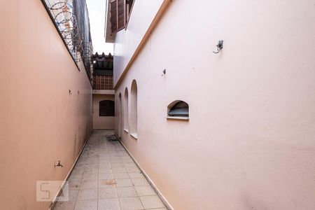 Casa para alugar com 250m², 3 quartos e 4 vagas Casa para alugar com 250m², 3 quartos e 4 vagasCorredor externo