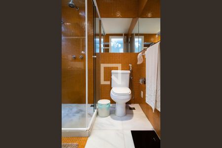 Casa de condomínio à venda com 280m², 4 quartos e 2 vagas Casa de condomínio à venda com 280m², 4 quartos e 2 vagasBanheiro 1 da suíte master