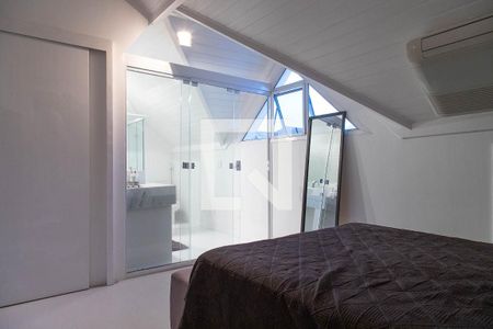 Casa de condomínio à venda com 280m², 4 quartos e 2 vagas Casa de condomínio à venda com 280m², 4 quartos e 2 vagasSuíte 3