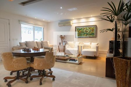 Sala de casa de condomínio à venda com 4 quartos, 280m² em Recreio dos Bandeirantes, Rio de Janeiro