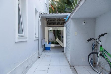 Casa de condomínio à venda com 280m², 4 quartos e 2 vagas Casa de condomínio à venda com 280m², 4 quartos e 2 vagasÁrea de serviço externa