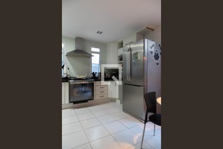 Casa de condomínio à venda com 280m², 4 quartos e 2 vagas Casa de condomínio à venda com 280m², 4 quartos e 2 vagasCozinha