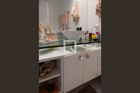 Casa de condomínio à venda com 280m², 4 quartos e 2 vagas Casa de condomínio à venda com 280m², 4 quartos e 2 vagasBanheiro da suíte 2