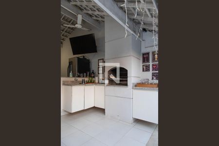 Casa de condomínio à venda com 280m², 4 quartos e 2 vagas Casa de condomínio à venda com 280m², 4 quartos e 2 vagasÁrea gourmet - churrasqueira