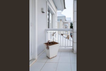 Casa de condomínio à venda com 280m², 4 quartos e 2 vagas Casa de condomínio à venda com 280m², 4 quartos e 2 vagasVaranda da suíte master