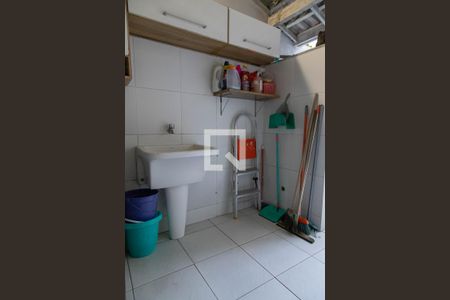 Casa de condomínio à venda com 280m², 4 quartos e 2 vagas Casa de condomínio à venda com 280m², 4 quartos e 2 vagasÁrea de serviço externa