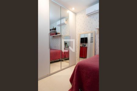 Casa de condomínio à venda com 280m², 4 quartos e 2 vagas Casa de condomínio à venda com 280m², 4 quartos e 2 vagasSuíte 2