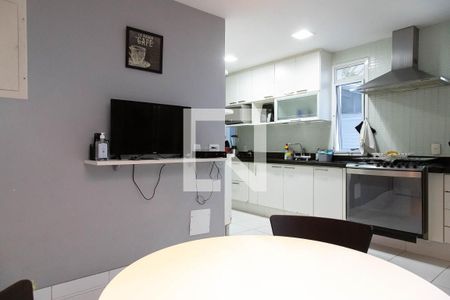 Casa de condomínio à venda com 280m², 4 quartos e 2 vagas Casa de condomínio à venda com 280m², 4 quartos e 2 vagasCozinha