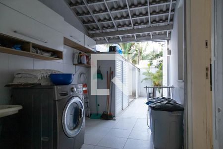 Casa de condomínio à venda com 280m², 4 quartos e 2 vagas Casa de condomínio à venda com 280m², 4 quartos e 2 vagasÁrea de serviço externa