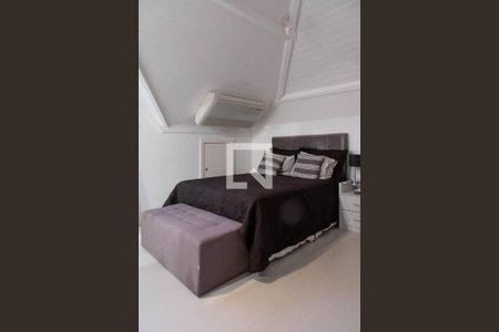 Casa de condomínio à venda com 280m², 4 quartos e 2 vagas Casa de condomínio à venda com 280m², 4 quartos e 2 vagasSuíte 3