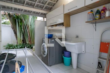 Casa de condomínio à venda com 280m², 4 quartos e 2 vagas Casa de condomínio à venda com 280m², 4 quartos e 2 vagasÁrea de serviço externa