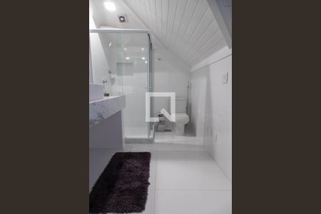 Casa de condomínio à venda com 280m², 4 quartos e 2 vagas Casa de condomínio à venda com 280m², 4 quartos e 2 vagasBanheiro da suíte 3