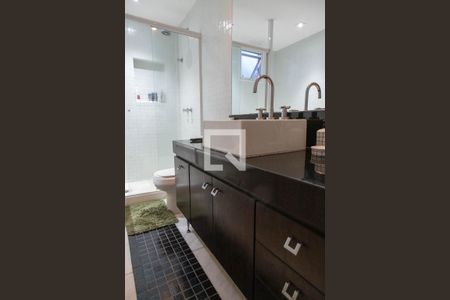 Casa de condomínio à venda com 280m², 4 quartos e 2 vagas Casa de condomínio à venda com 280m², 4 quartos e 2 vagasBanheiro 2 da suíte master