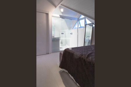 Casa de condomínio à venda com 280m², 4 quartos e 2 vagas Casa de condomínio à venda com 280m², 4 quartos e 2 vagasSuíte 3