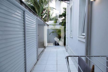 Casa de condomínio à venda com 280m², 4 quartos e 2 vagas Casa de condomínio à venda com 280m², 4 quartos e 2 vagasÁrea de serviço externa