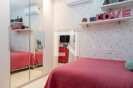 Casa de condomínio à venda com 280m², 4 quartos e 2 vagas Casa de condomínio à venda com 280m², 4 quartos e 2 vagasSuíte 2