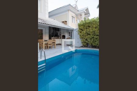 Casa de condomínio à venda com 280m², 4 quartos e 2 vagas Casa de condomínio à venda com 280m², 4 quartos e 2 vagasÁrea gourmet - piscina