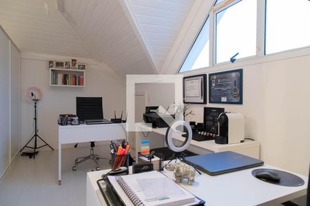 Casa de condomínio à venda com 280m², 4 quartos e 2 vagas Casa de condomínio à venda com 280m², 4 quartos e 2 vagasEscritório