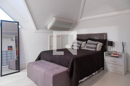 Casa de condomínio à venda com 280m², 4 quartos e 2 vagas Casa de condomínio à venda com 280m², 4 quartos e 2 vagasSuíte 3