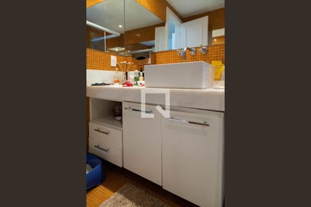 Casa de condomínio à venda com 280m², 4 quartos e 2 vagas Casa de condomínio à venda com 280m², 4 quartos e 2 vagasBanheiro 1 da suíte master