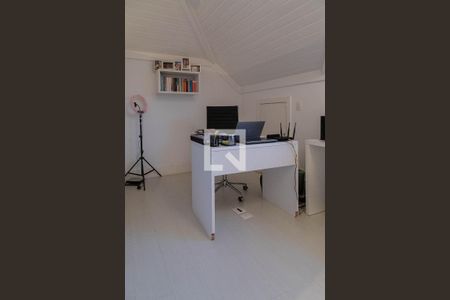 Casa de condomínio à venda com 280m², 4 quartos e 2 vagas Casa de condomínio à venda com 280m², 4 quartos e 2 vagasEscritório