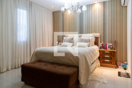 Casa de condomínio à venda com 280m², 4 quartos e 2 vagas Casa de condomínio à venda com 280m², 4 quartos e 2 vagasSuíte Master