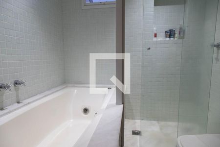 Casa de condomínio à venda com 280m², 4 quartos e 2 vagas Casa de condomínio à venda com 280m², 4 quartos e 2 vagasBanheiro 2 da suíte master - hidromassagem