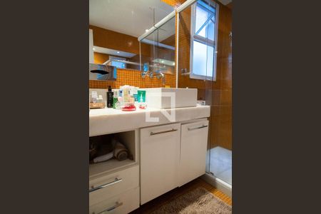 Casa de condomínio à venda com 280m², 4 quartos e 2 vagas Casa de condomínio à venda com 280m², 4 quartos e 2 vagasBanheiro 1 da suíte master