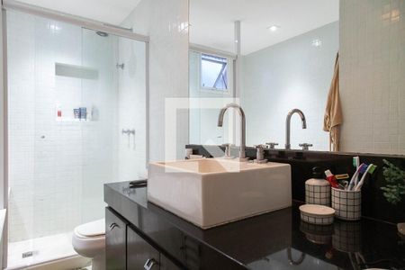 Casa de condomínio à venda com 280m², 4 quartos e 2 vagas Casa de condomínio à venda com 280m², 4 quartos e 2 vagasBanheiro 2 da suíte master