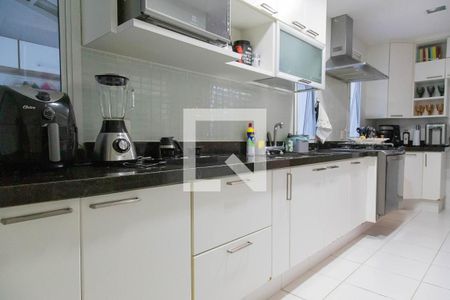 Casa de condomínio à venda com 280m², 4 quartos e 2 vagas Casa de condomínio à venda com 280m², 4 quartos e 2 vagasCozinha