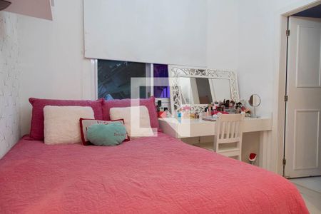 Casa de condomínio à venda com 280m², 4 quartos e 2 vagas Casa de condomínio à venda com 280m², 4 quartos e 2 vagasSuíte 2