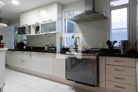 Casa de condomínio à venda com 280m², 4 quartos e 2 vagas Casa de condomínio à venda com 280m², 4 quartos e 2 vagasCozinha