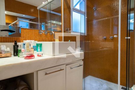 Casa de condomínio à venda com 280m², 4 quartos e 2 vagas Casa de condomínio à venda com 280m², 4 quartos e 2 vagasBanheiro 1 da suíte master