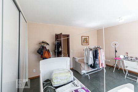 Casa à venda com 273m², 4 quartos e 2 vagasQuarto 1