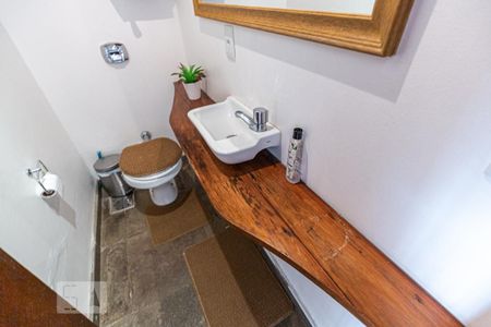 Casa à venda com 273m², 4 quartos e 2 vagasLavabo