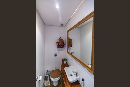 Casa à venda com 273m², 4 quartos e 2 vagasLavabo