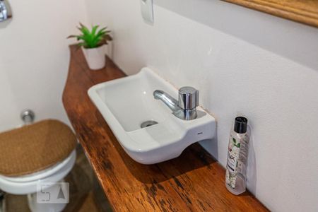 Casa à venda com 273m², 4 quartos e 2 vagasLavabo