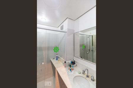 Banheiro de casa à venda com 4 quartos, 273m² em Ipanema, Porto Alegre