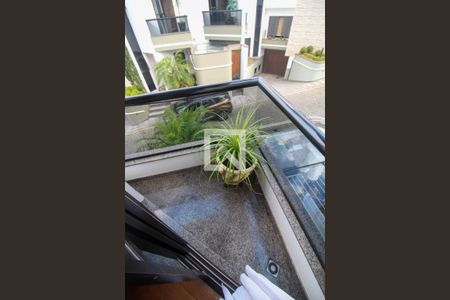 Casa de condomínio à venda com 232m², 4 quartos e 4 vagas Casa de condomínio à venda com 232m², 4 quartos e 4 vagasSacada